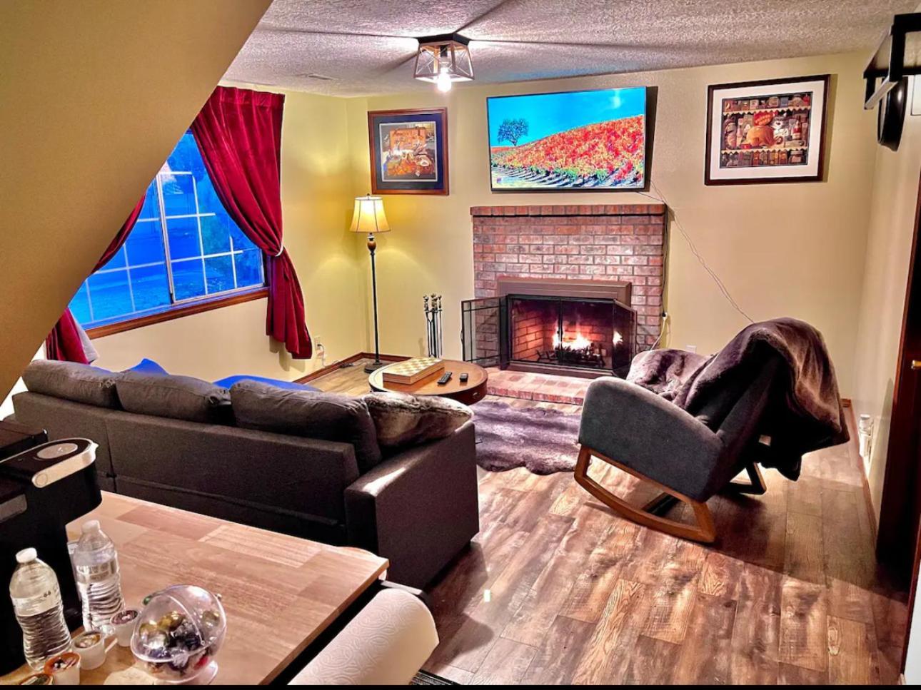 Private Level Of The House With Spa Gresham Exterior photo
